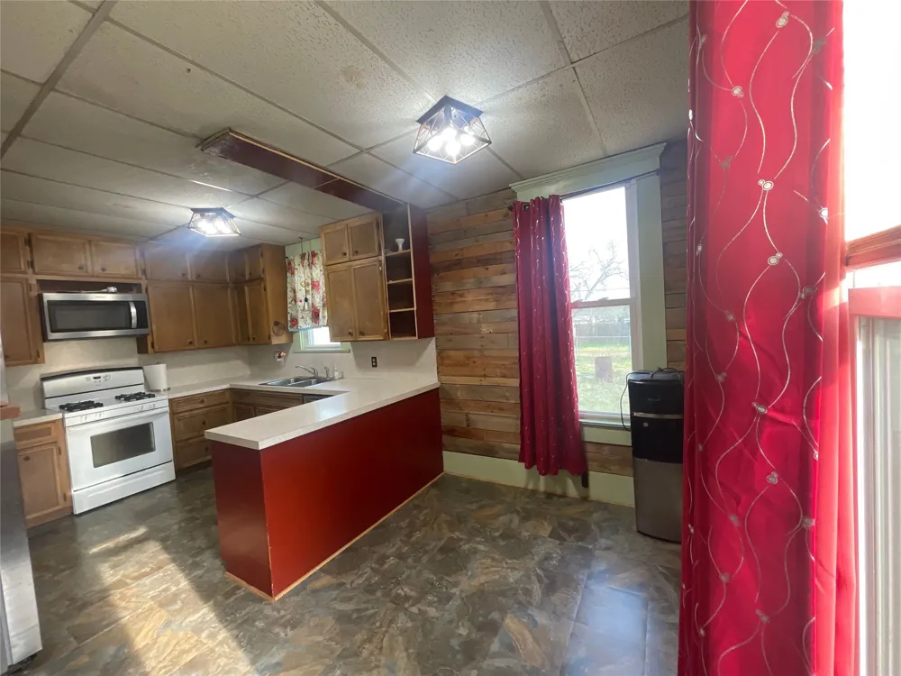 215 W Main Street Lometa, TX 76853