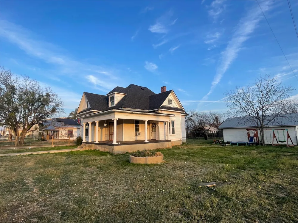 215 W Main Street Lometa, TX 76853