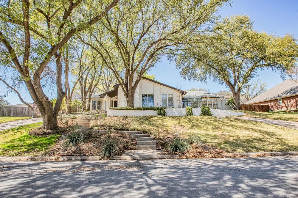 18 Crosslands Road Benbrook, TX 76132