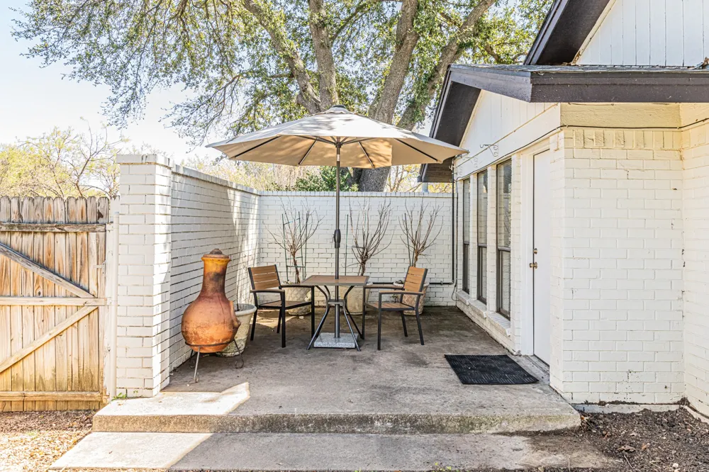 18 Crosslands Road Benbrook, TX 76132