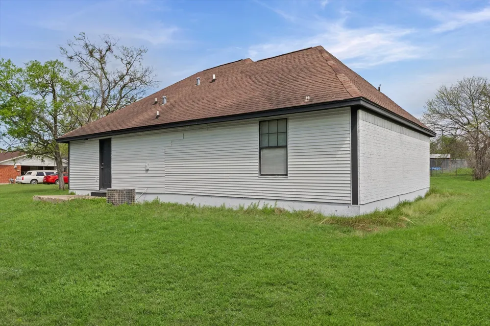 308 S Herman Street Mexia, TX 76667