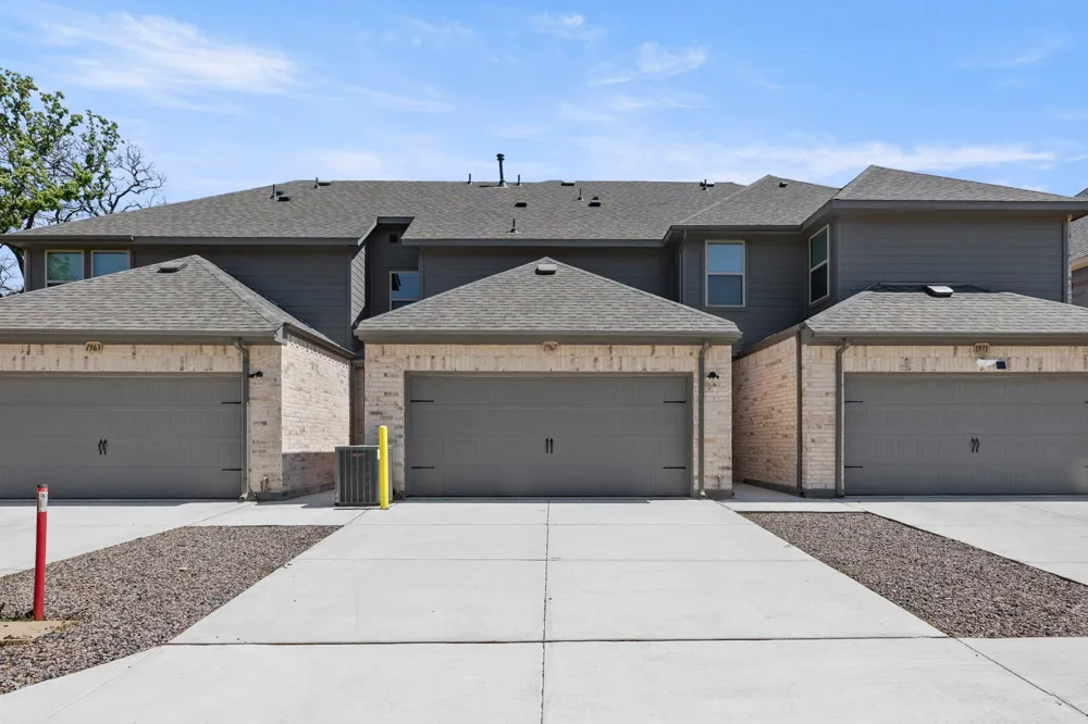 1967 Gentle Oak Trail Corinth, TX 76210