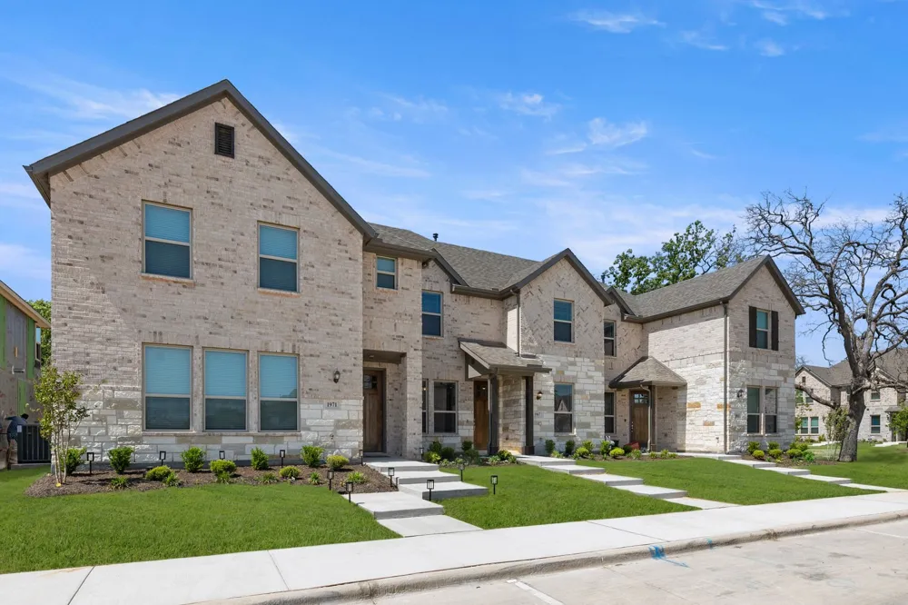 1967 Gentle Oak Trail Corinth, TX 76210