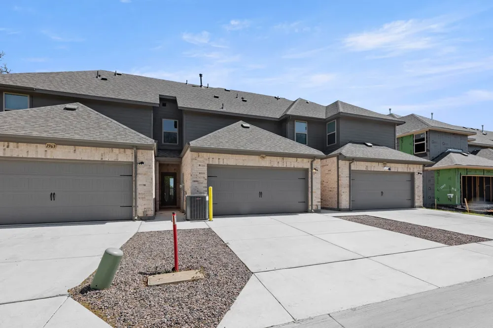 1967 Gentle Oak Trail Corinth, TX 76210