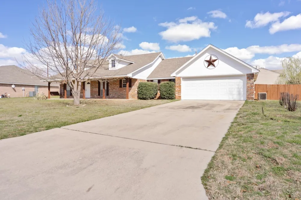 107 Ashley Street Alvord, TX 76225
