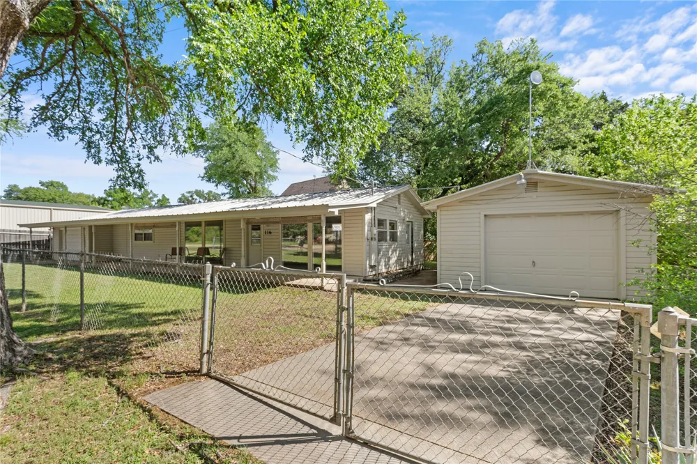 116 CR 1751 Clifton, TX 76634