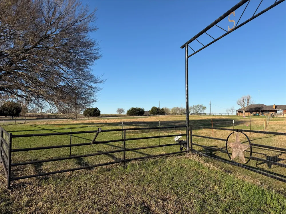 170 County Road 4678 Boyd, TX 76023