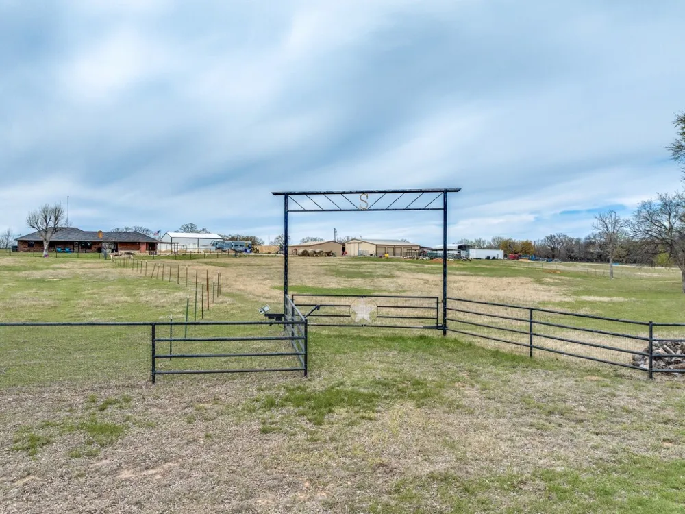 170 County Road 4678 Boyd, TX 76023