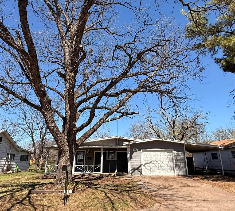 312 W Church Street Olney, TX 76374