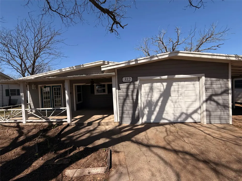 312 W Church Street Olney, TX 76374