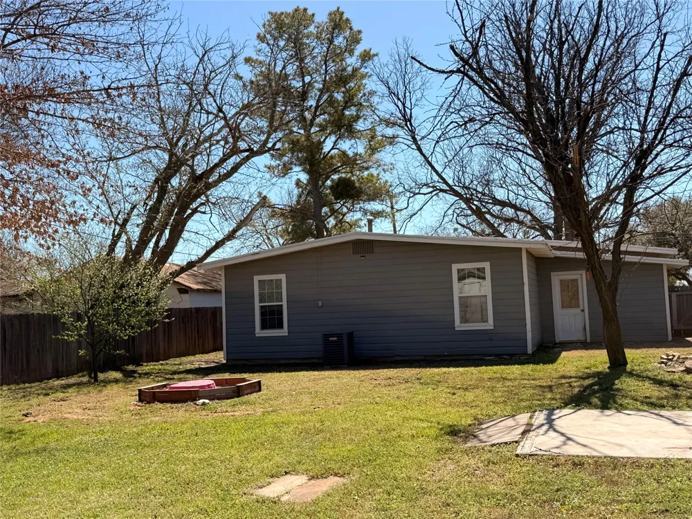 312 W Church Street Olney, TX 76374