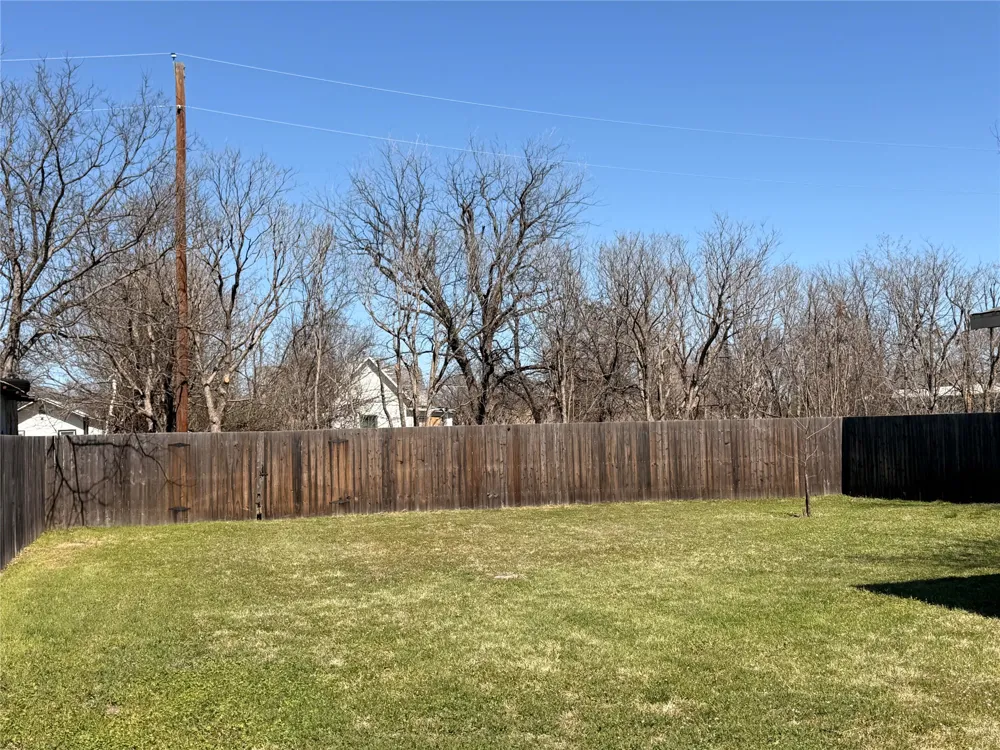 312 W Church Street Olney, TX 76374