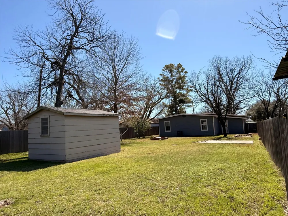 312 W Church Street Olney, TX 76374