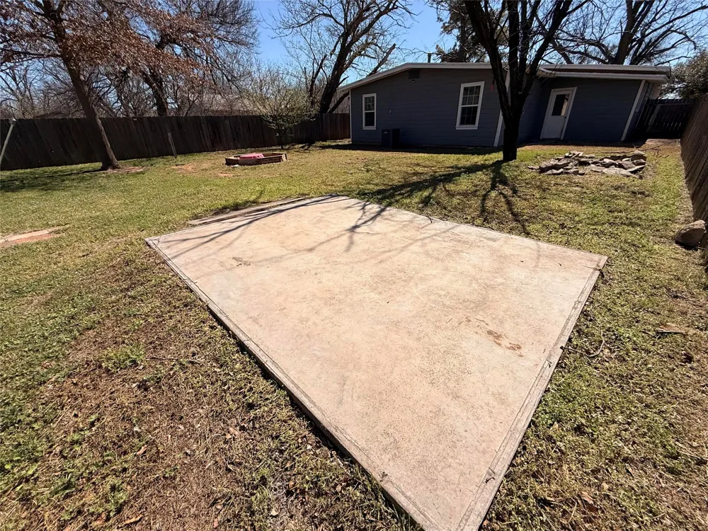 312 W Church Street Olney, TX 76374