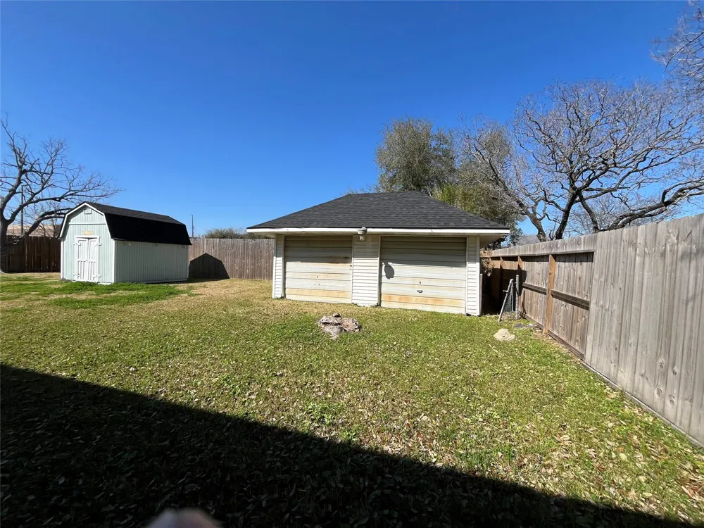 233 E Vaughn Lane Deer Park, TX 77536