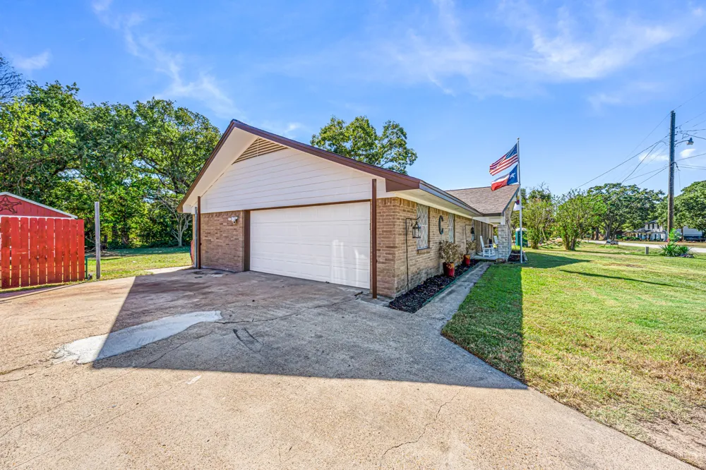 1075 Oak Ridge Drive Oak Ridge, TX 75160