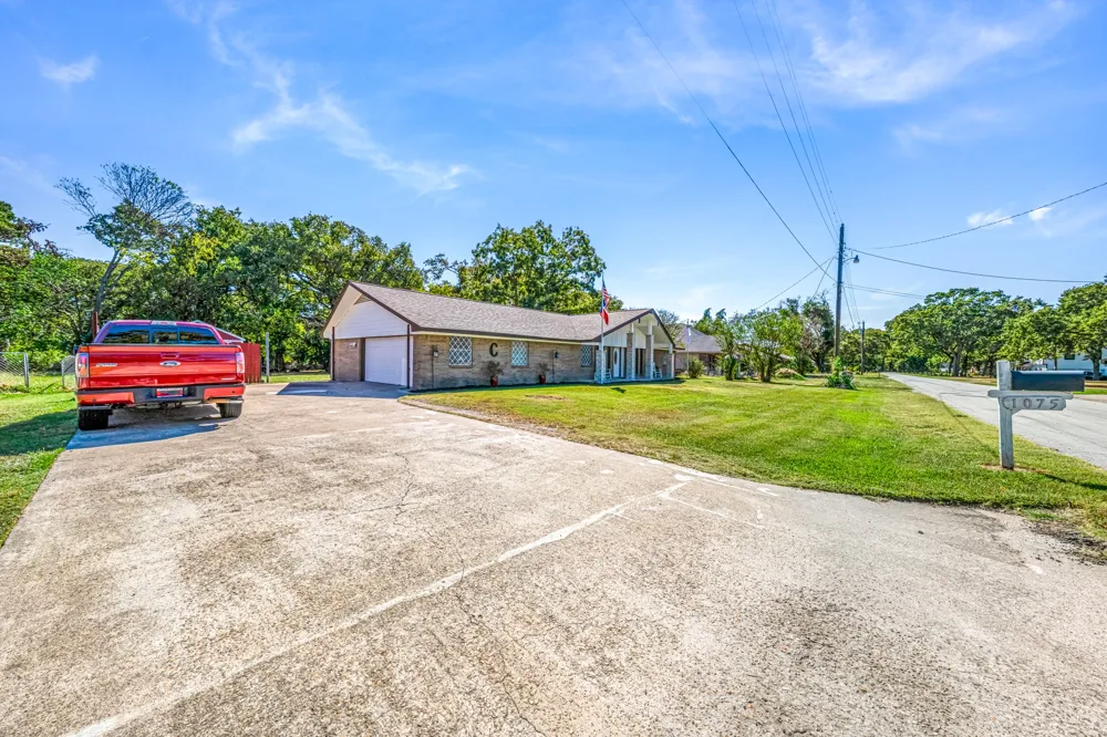 1075 Oak Ridge Drive Oak Ridge, TX 75160