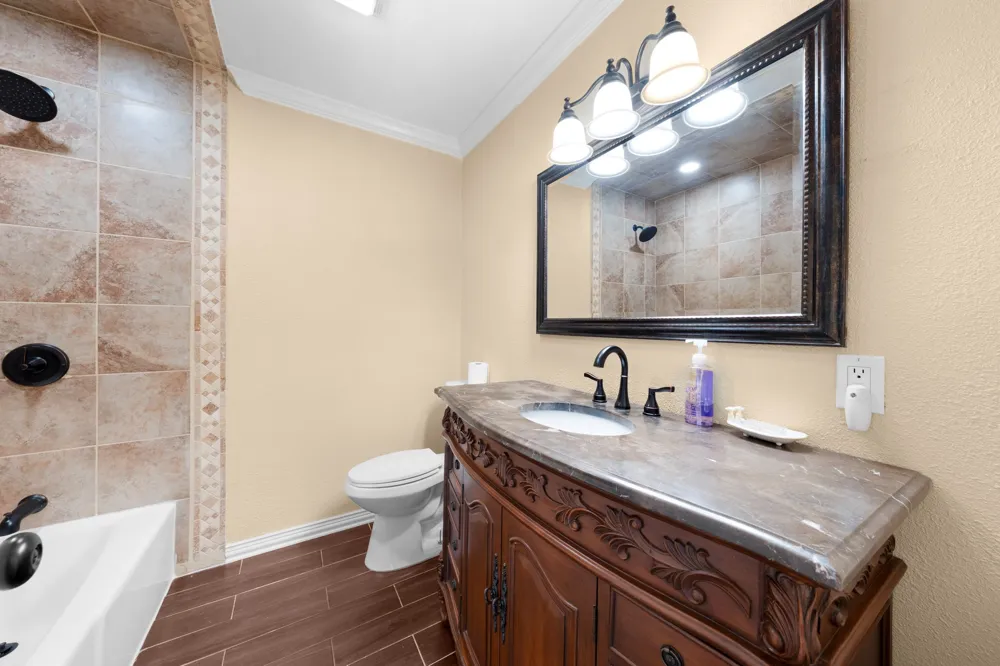 1075 Oak Ridge Drive Oak Ridge, TX 75160