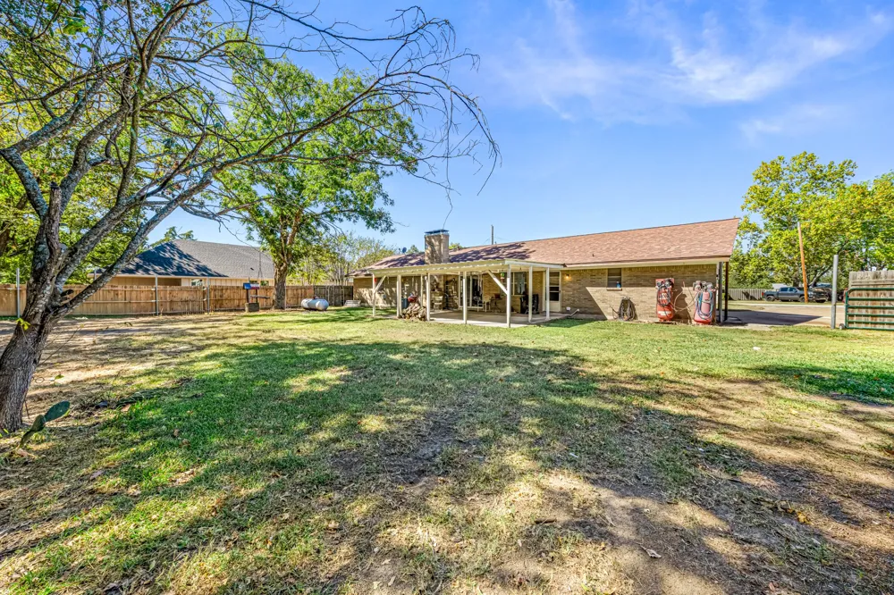 1075 Oak Ridge Drive Oak Ridge, TX 75160