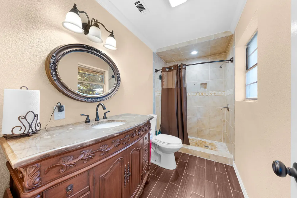 1075 Oak Ridge Drive Oak Ridge, TX 75160