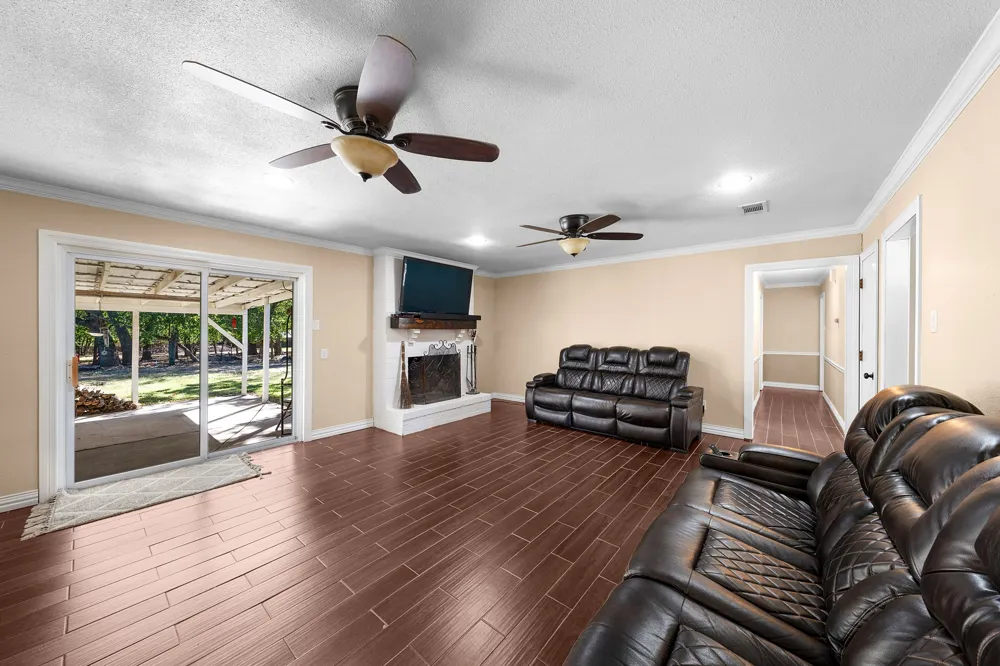 1075 Oak Ridge Drive Oak Ridge, TX 75160
