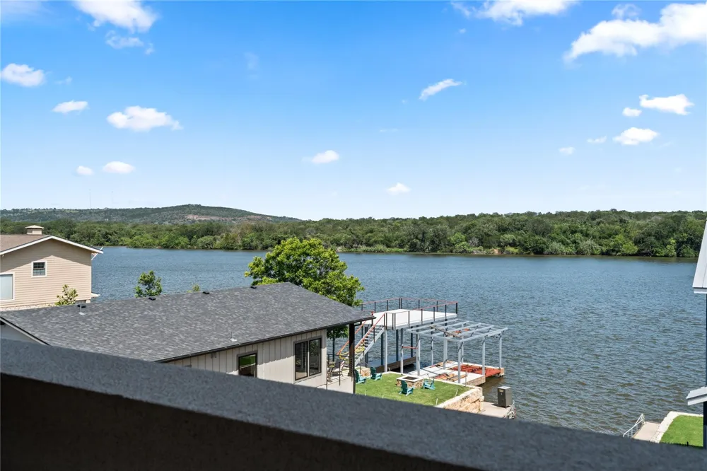 946 Euel Moore Dr Kingsland, TX 78639