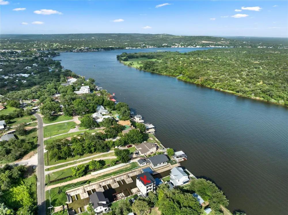 946 Euel Moore Dr Kingsland, TX 78639