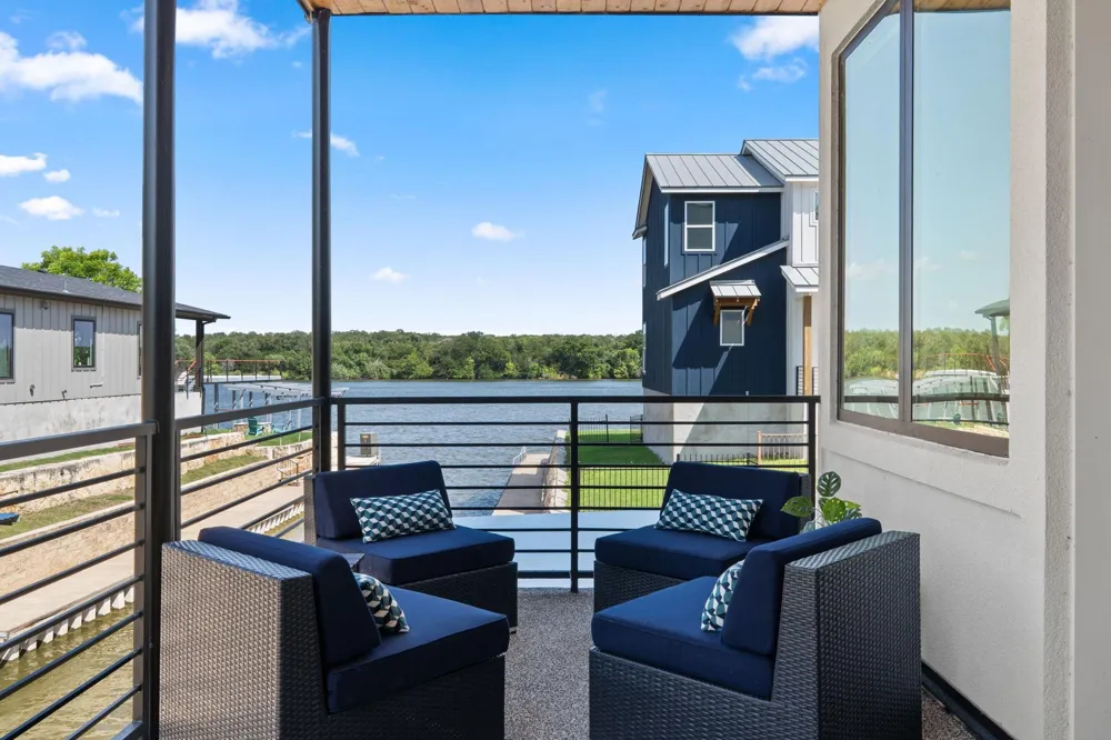 946 Euel Moore Dr Kingsland, TX 78639