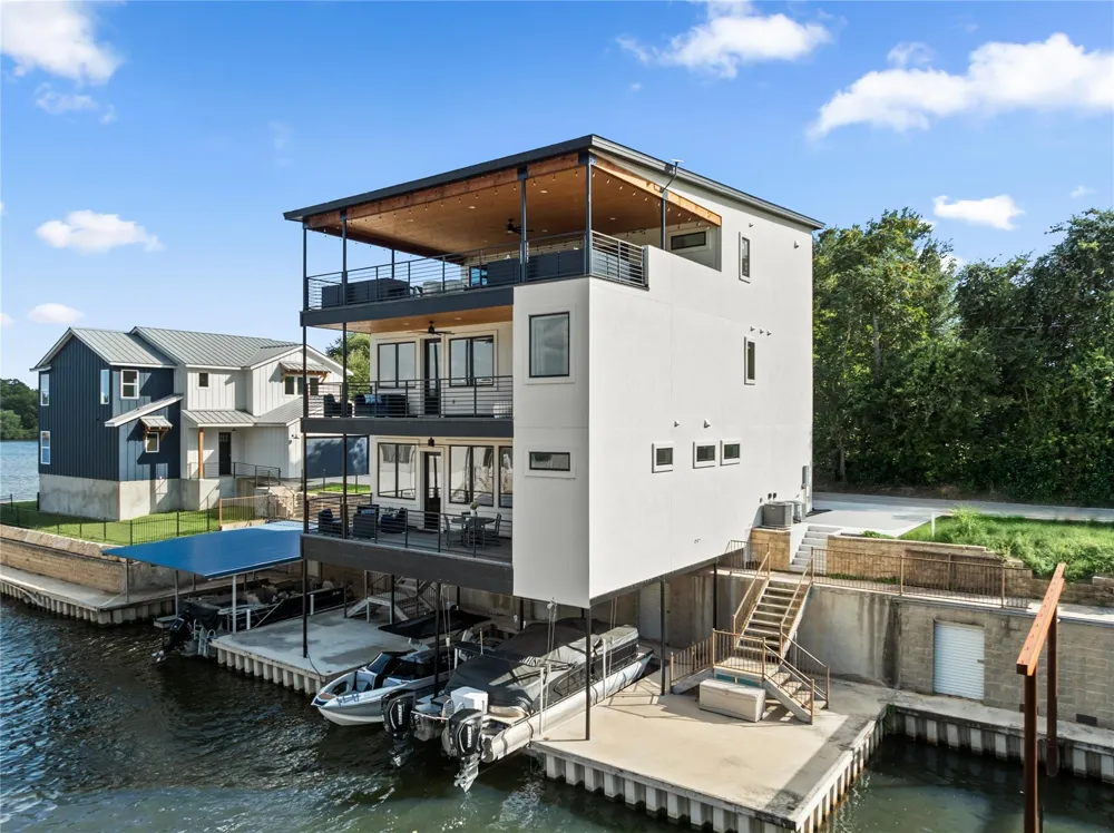 946 Euel Moore Dr Kingsland, TX 78639