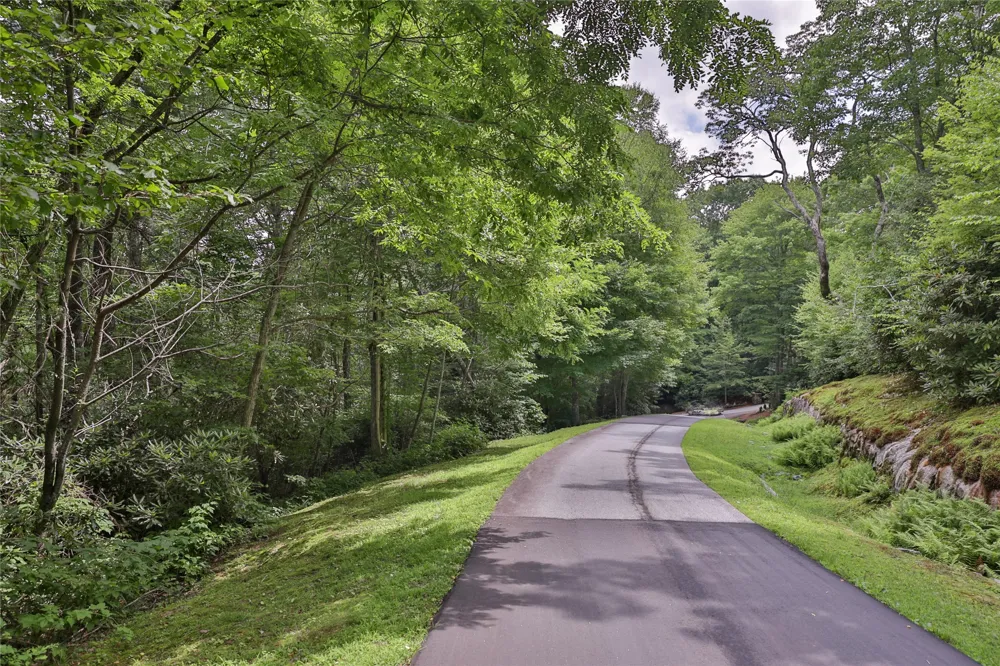 364 Cross Creek Trail Cullowhee, NC 28723