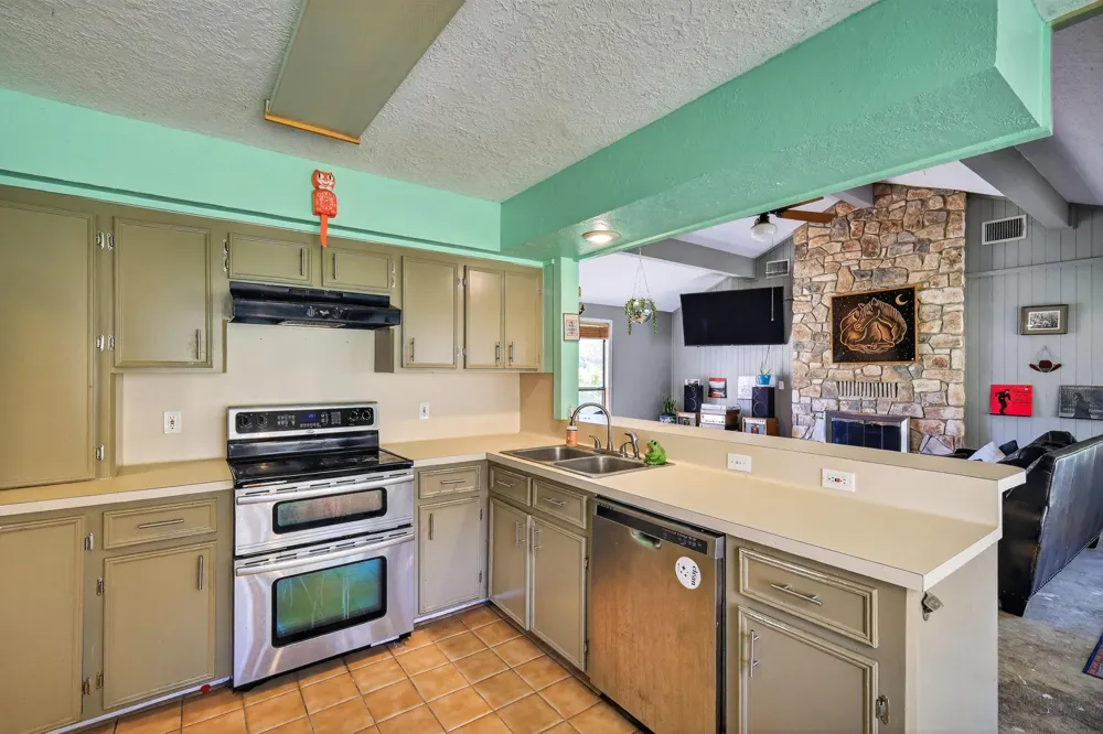 12 Creekwood Drive Schulenburg, TX 78956
