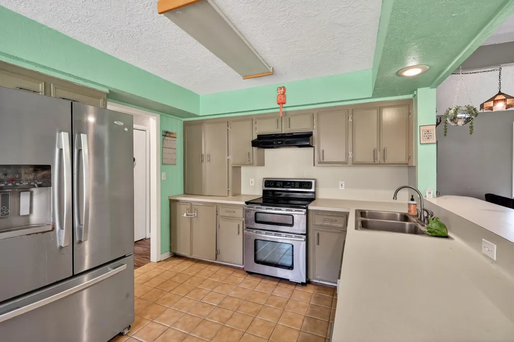 12 Creekwood Drive Schulenburg, TX 78956