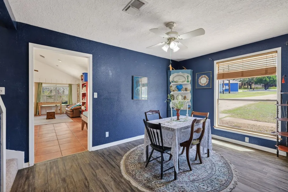 12 Creekwood Drive Schulenburg, TX 78956