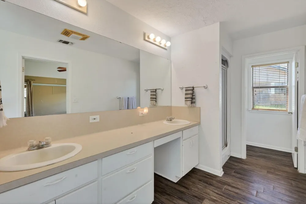 12 Creekwood Drive Schulenburg, TX 78956