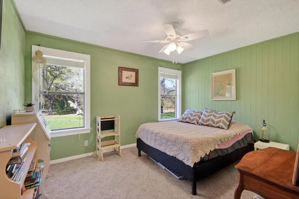 12 Creekwood Drive Schulenburg, TX 78956