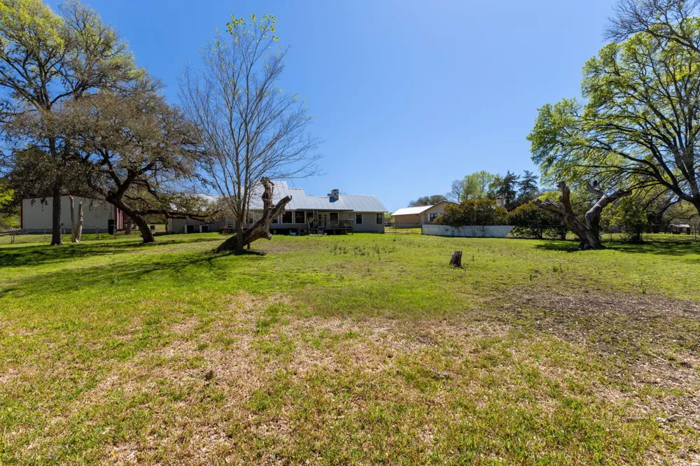 12 Creekwood Drive Schulenburg, TX 78956