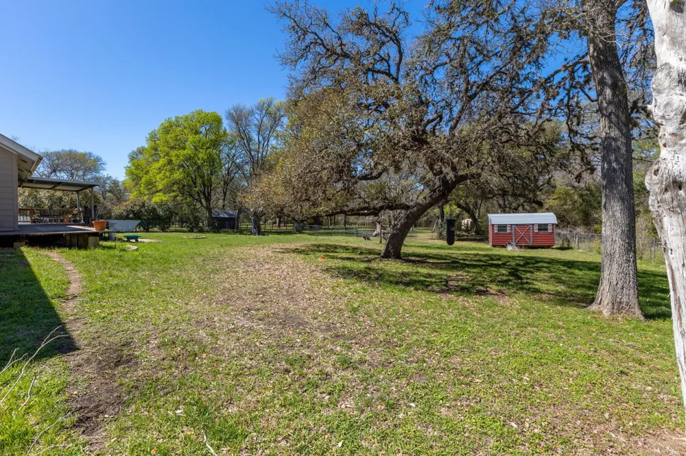 12 Creekwood Drive Schulenburg, TX 78956