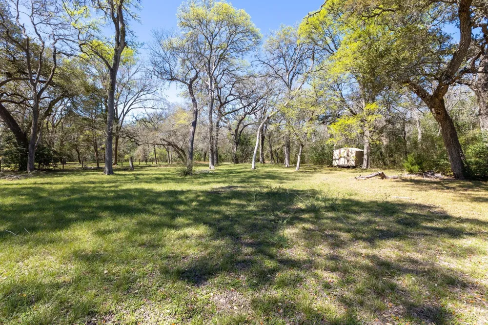 12 Creekwood Drive Schulenburg, TX 78956