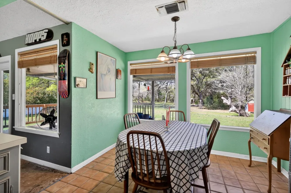 12 Creekwood Drive Schulenburg, TX 78956