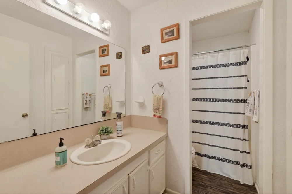 12 Creekwood Drive Schulenburg, TX 78956