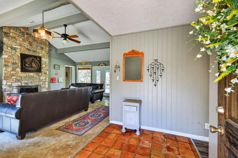 12 Creekwood Drive Schulenburg, TX 78956