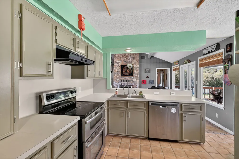 12 Creekwood Drive Schulenburg, TX 78956
