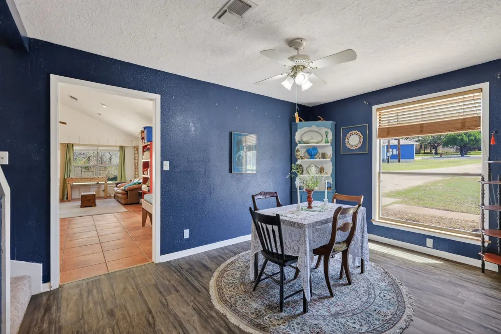 12 Creekwood Drive Schulenburg, TX 78956