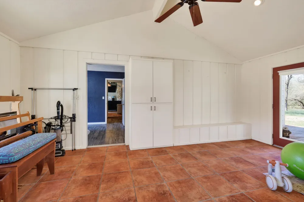 12 Creekwood Drive Schulenburg, TX 78956