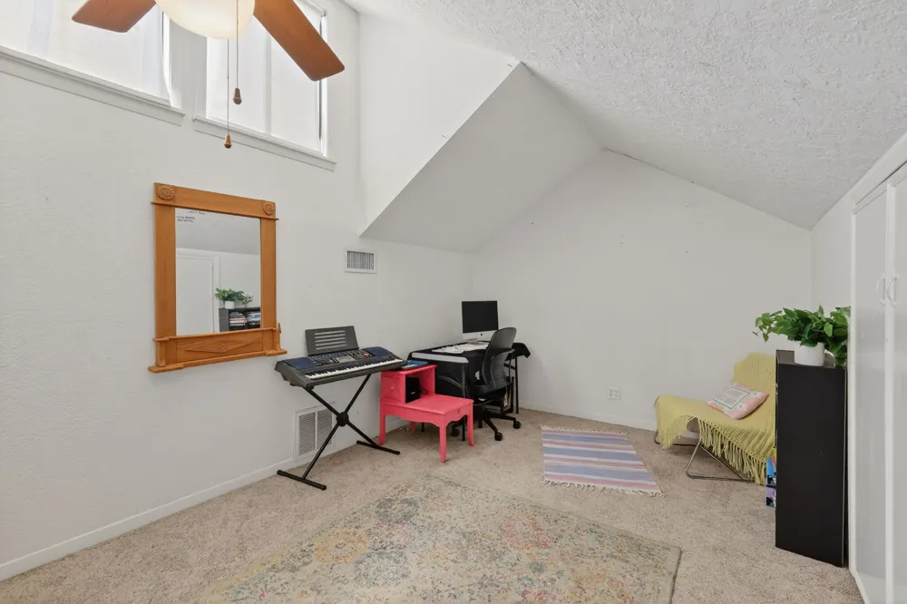 12 Creekwood Drive Schulenburg, TX 78956