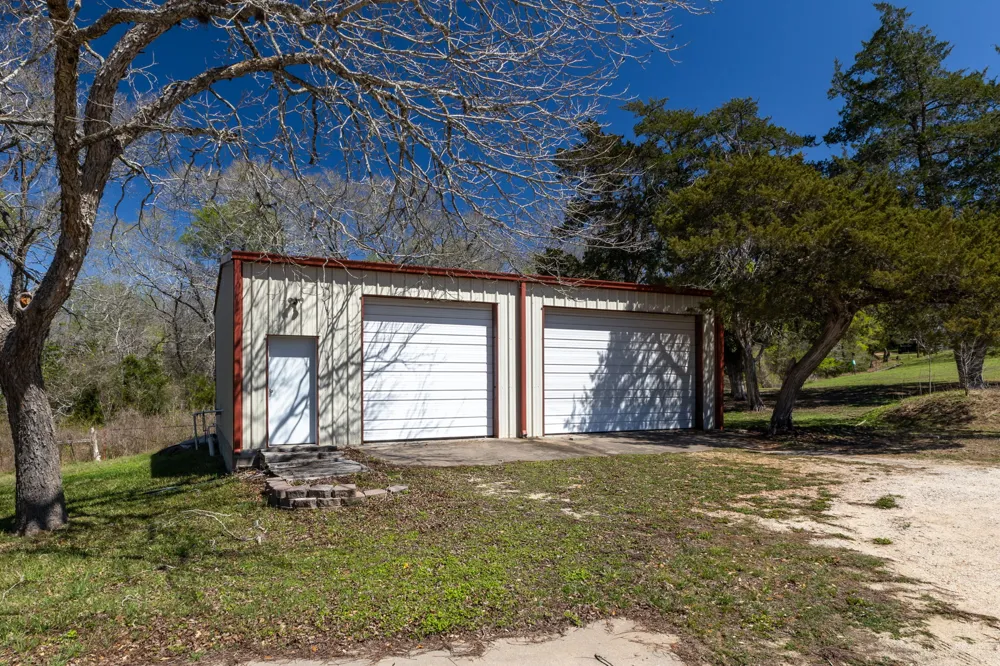 12 Creekwood Drive Schulenburg, TX 78956
