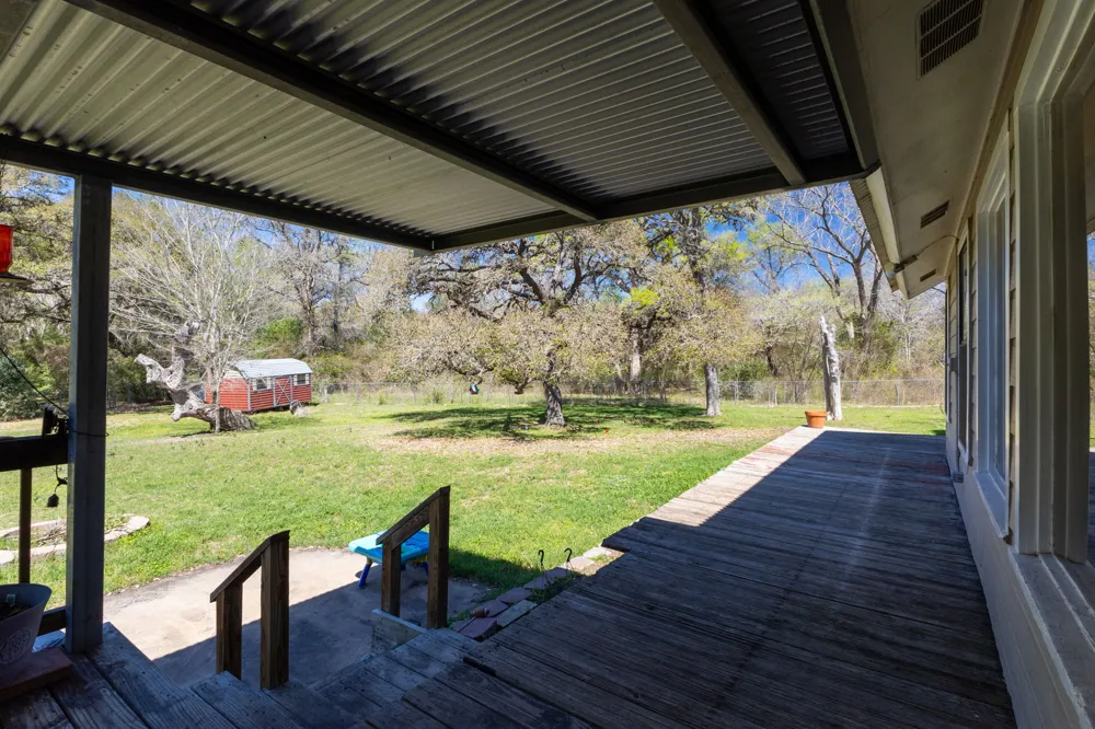12 Creekwood Drive Schulenburg, TX 78956
