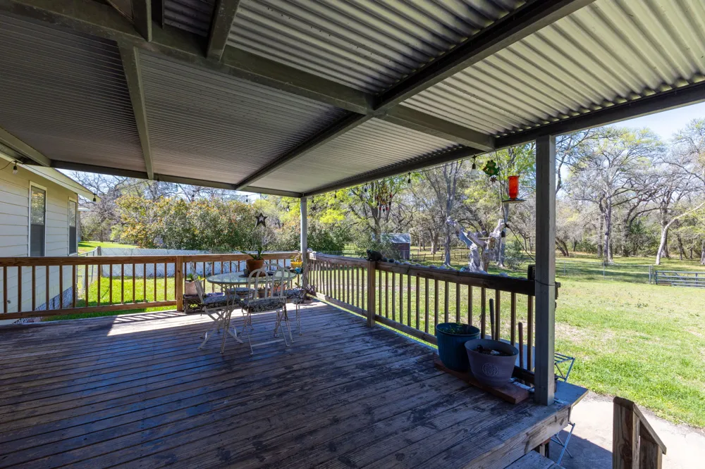 12 Creekwood Drive Schulenburg, TX 78956