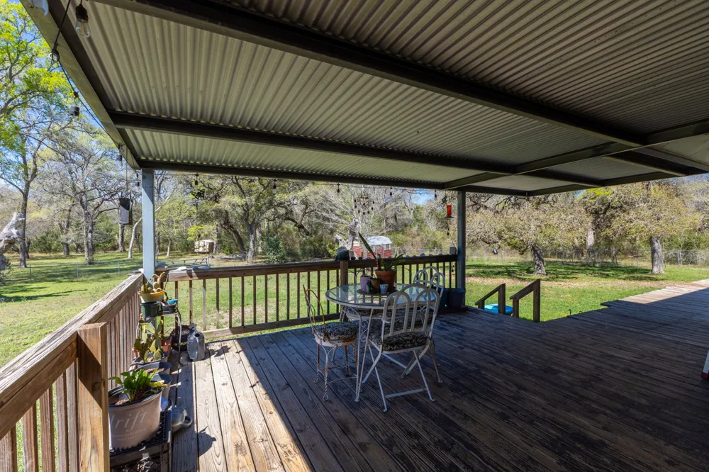 12 Creekwood Drive Schulenburg, TX 78956