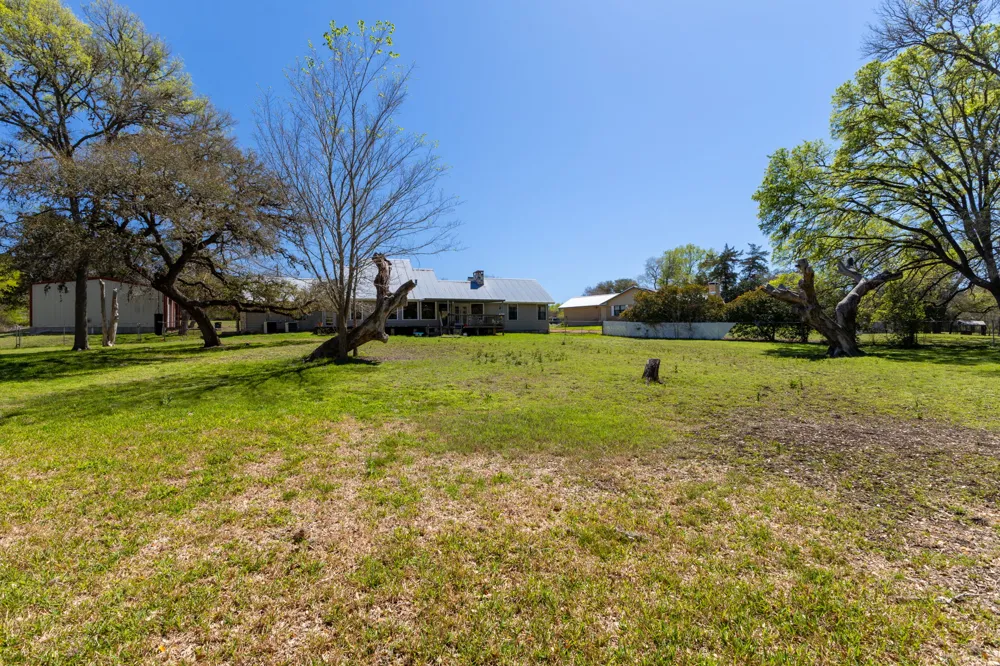 12 Creekwood Drive Schulenburg, TX 78956